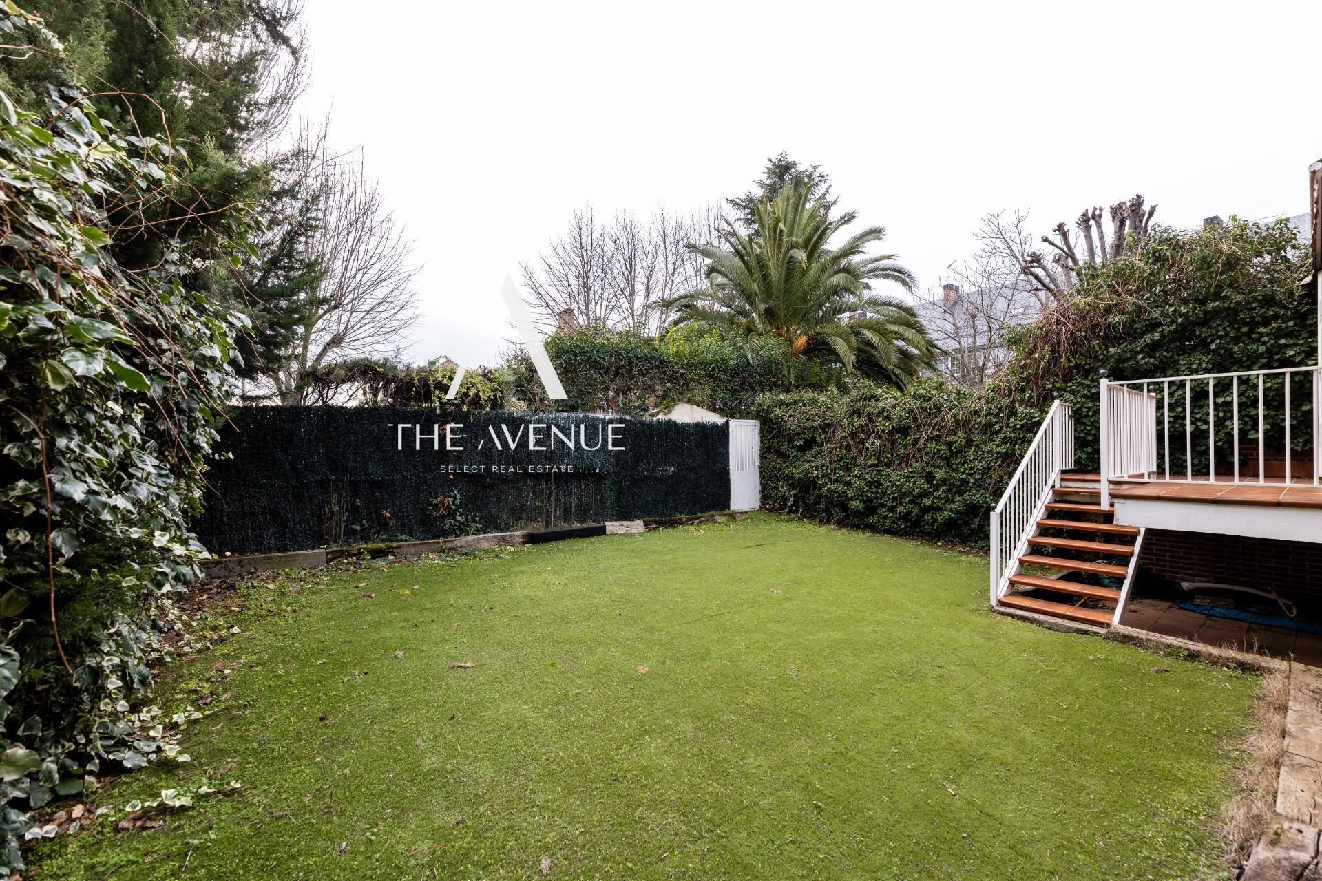 Vista exterior de Casa adosada en venda en Pozuelo de Alarcón amb Calefacció, Jardí privat i Terrassa