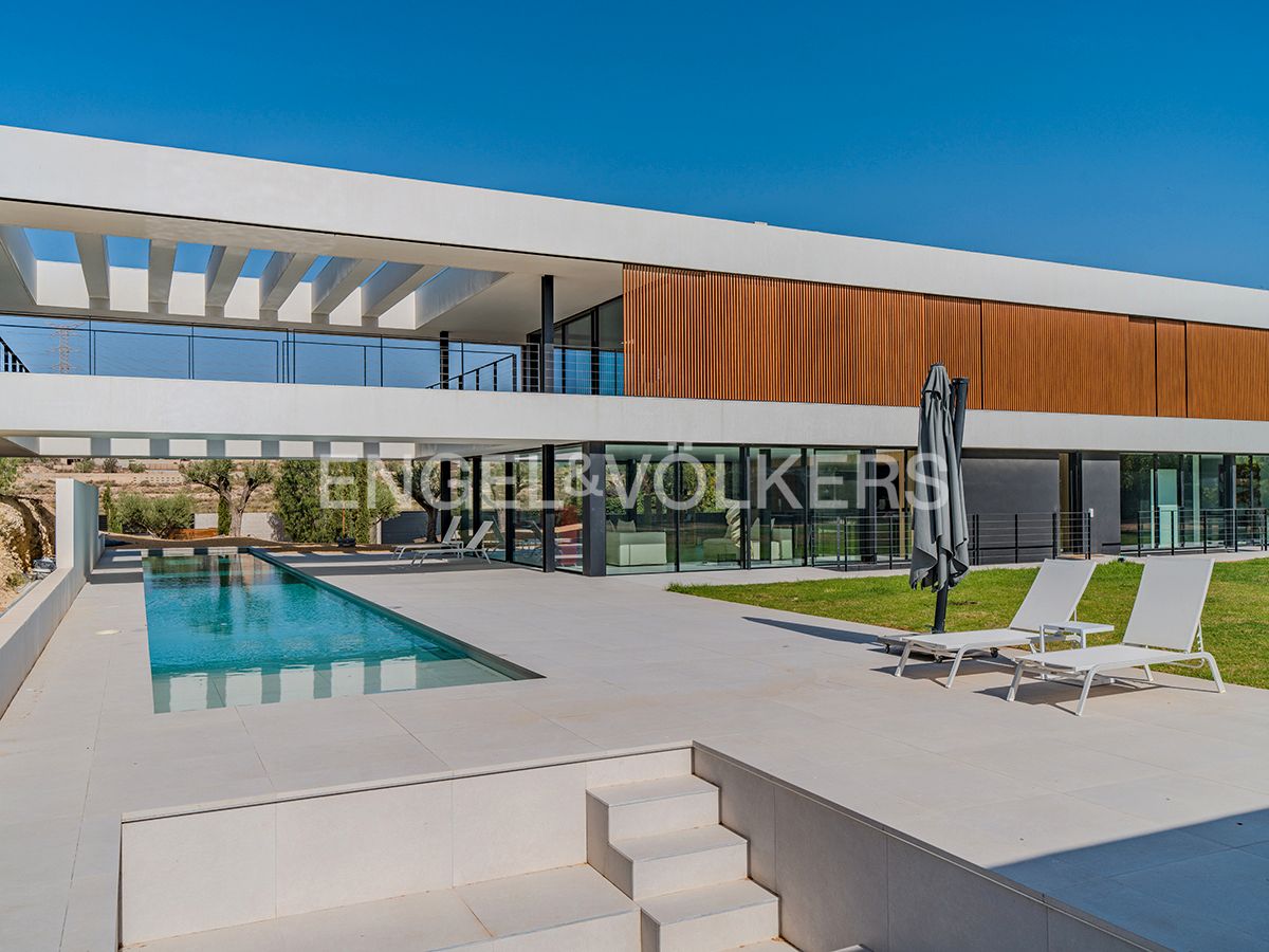 Vista exterior de Casa o xalet en venda en Alicante / Alacant amb Aire condicionat, Calefacció i Jardí privat