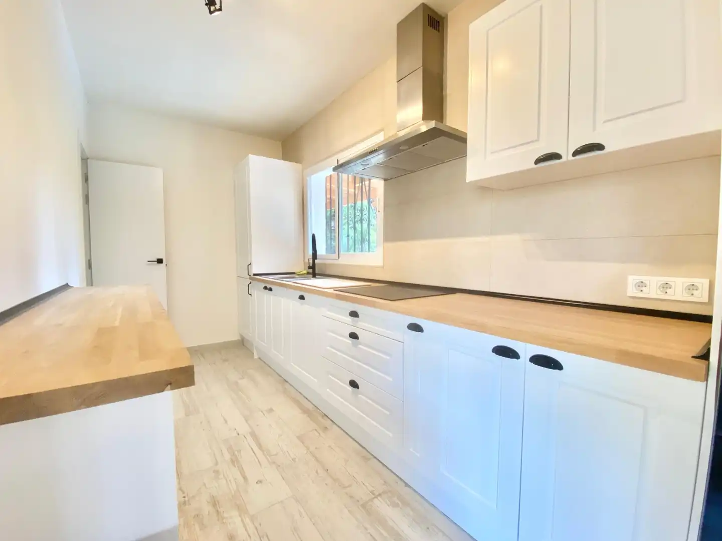Cocina de Casa o chalet de alquiler en L'Alfàs del Pi con Aire acondicionado, Calefacción y Jardín privado