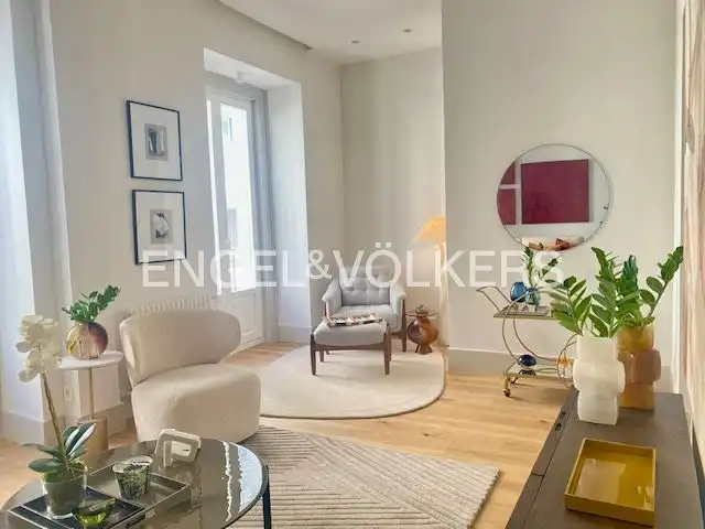Living room of Flat for sale in Madrid  with Air Conditioner, Heating and Balcony
