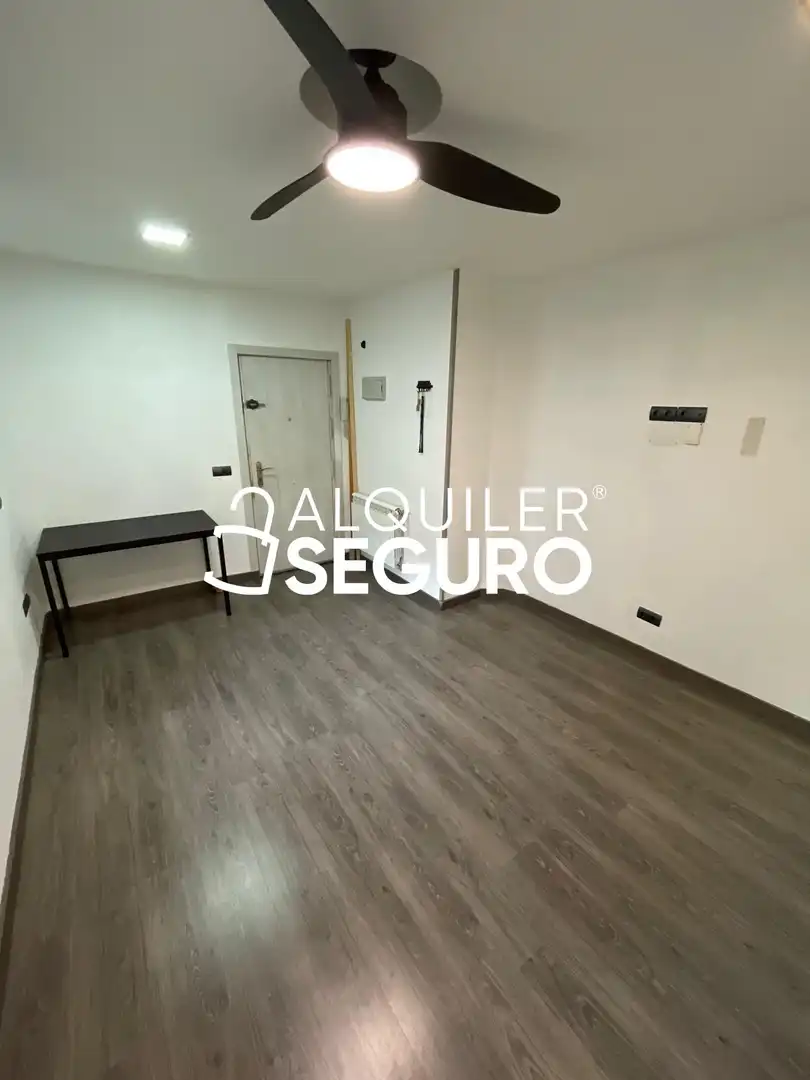 Bedroom of Flat for rent in Madrid  with Air Conditioner and Heating