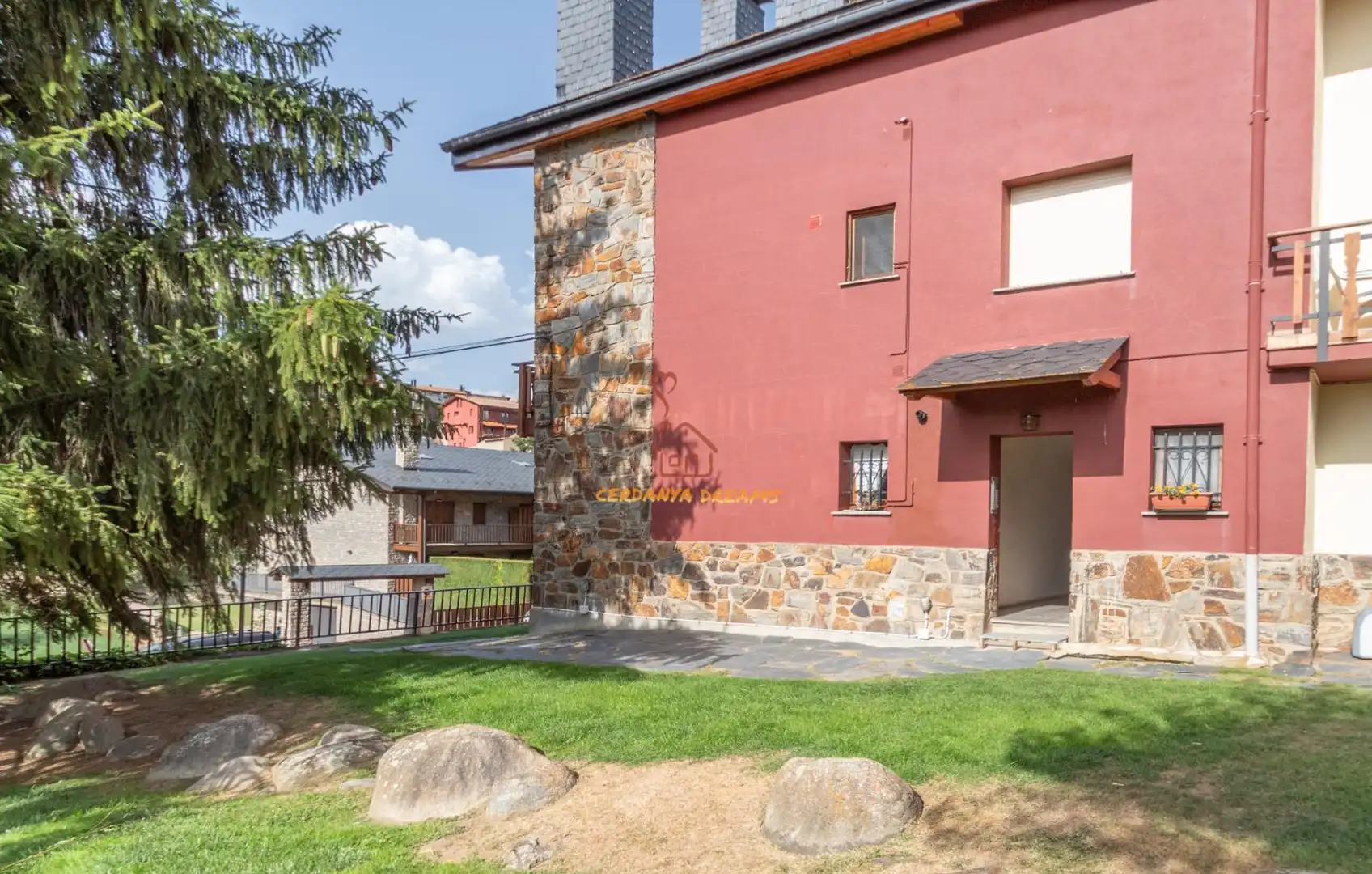 Vista exterior de Planta baja en venta en Bellver de Cerdanya con Calefacción, Parquet y Horno