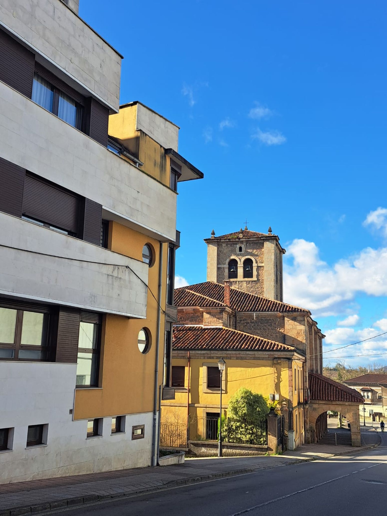 Vista exterior de Pis de lloguer en Noreña amb Calefacció i Moblat