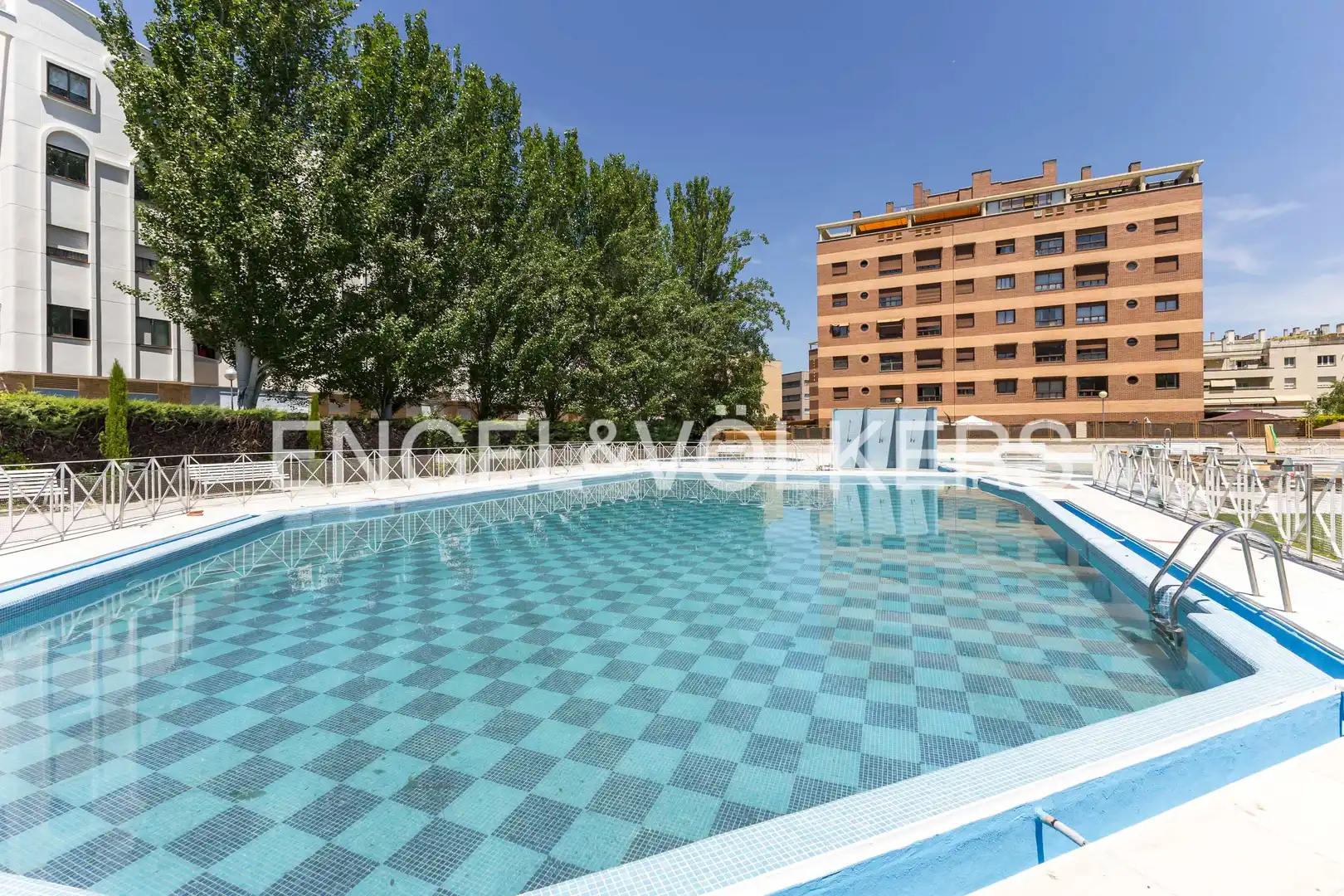 Piscina de Piso en venta en Madrid con Aire acondicionado y Calefacción