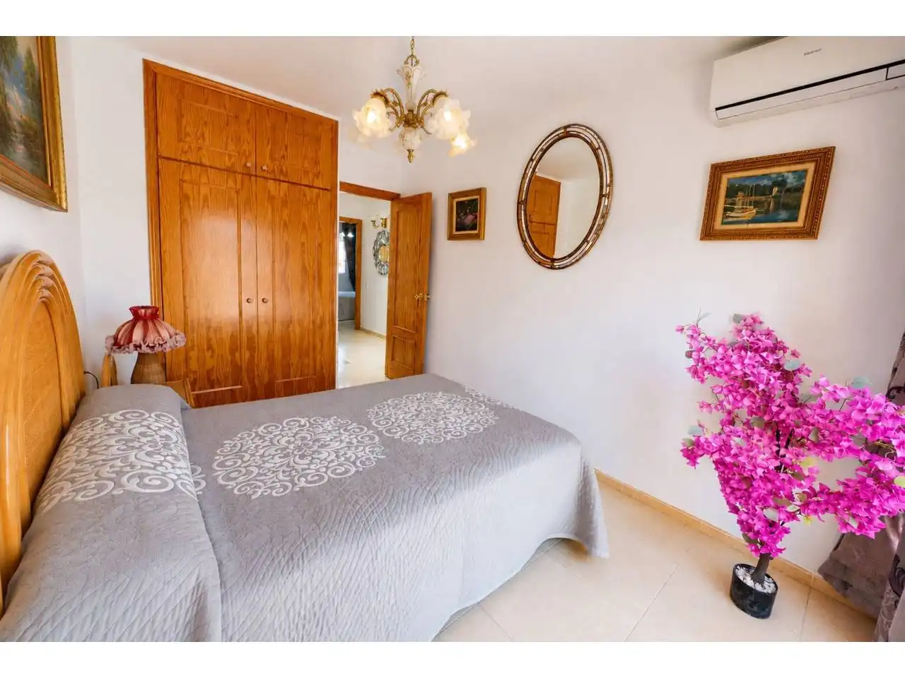 Casa pareada con piscina en venta en Avenida París, imagen 17