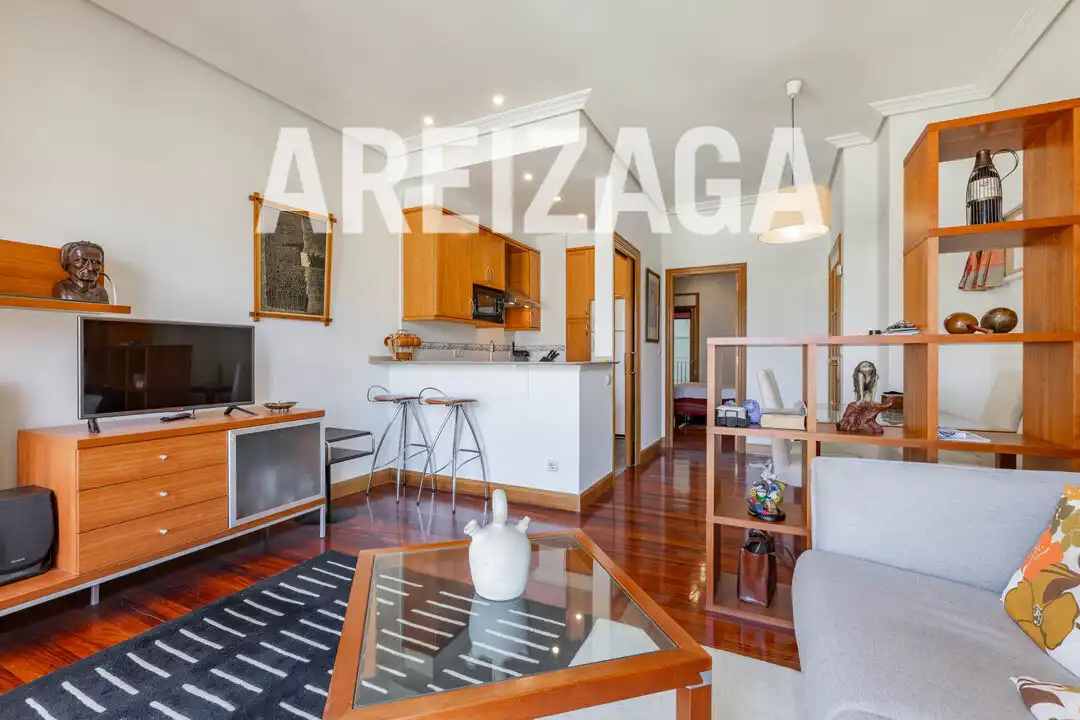 Sala de estar de Piso en venta en Donostia - San Sebastián  con Calefacción, Amueblado y Balcón