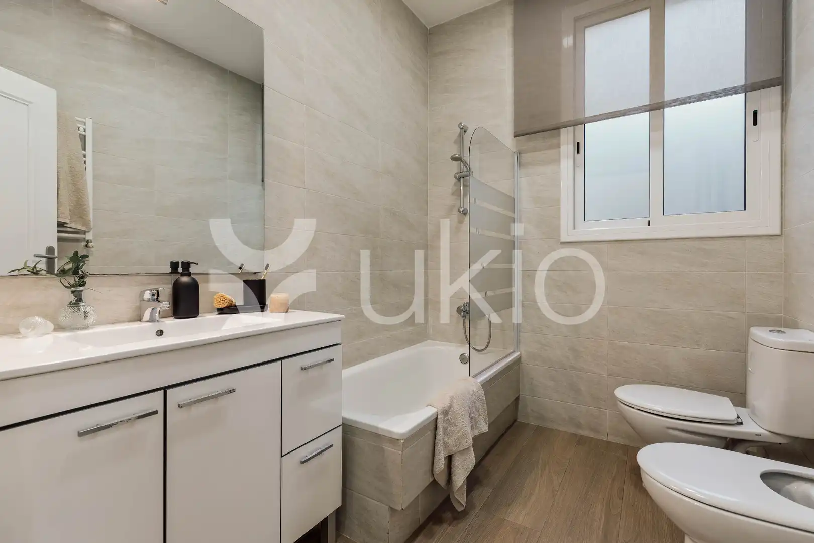 Bathroom of Apartments for rent in Barcelona  with Air Conditioner, Heating and Furnished