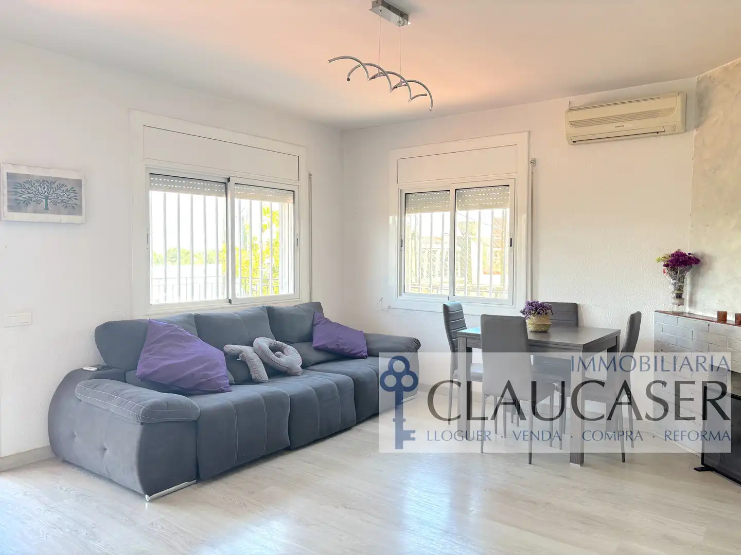 Sala d'estar de Casa o xalet en venda en Rubí amb Calefacció
