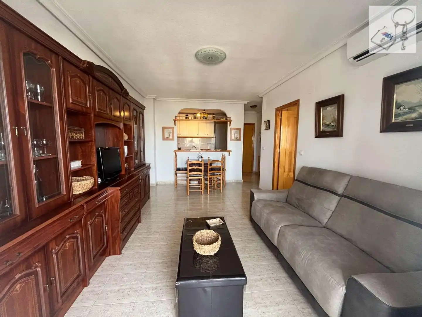 Sala d'estar de Apartament en venda en Torrevieja amb Aire condicionat, Terrassa i Piscina