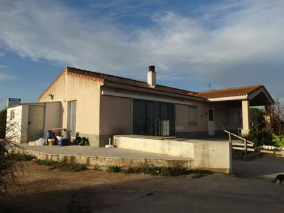 Vista exterior de Casa o xalet en venda en Amposta amb Calefacció, Jardí privat i Terrassa