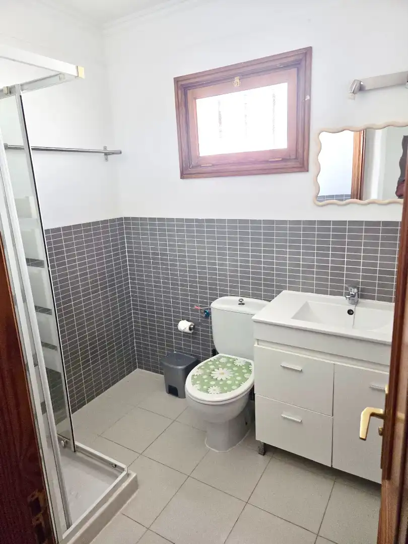 Bany de Pis en venda en San Bartolomé amb Moblat i Balcó