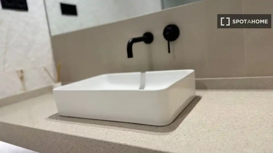 Baño de Piso de alquiler en Santa Coloma de Gramenet con Aire acondicionado, Calefacción y Amueblado