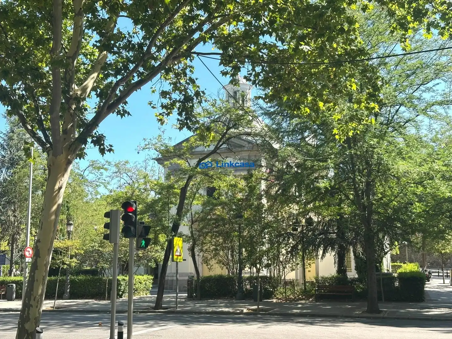 Vista exterior de Pis en venda en Madrid amb Calefacció i Moblat