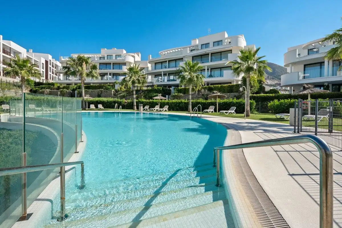 Flat with pool for sale in Higueron West 3