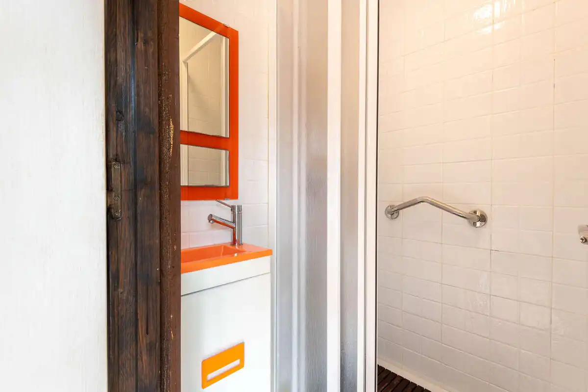 Baño de Casa adosada en venta en Les Alqueries / Alquerías del Niño Perdido con Aire acondicionado, Calefacción y Jardín privado