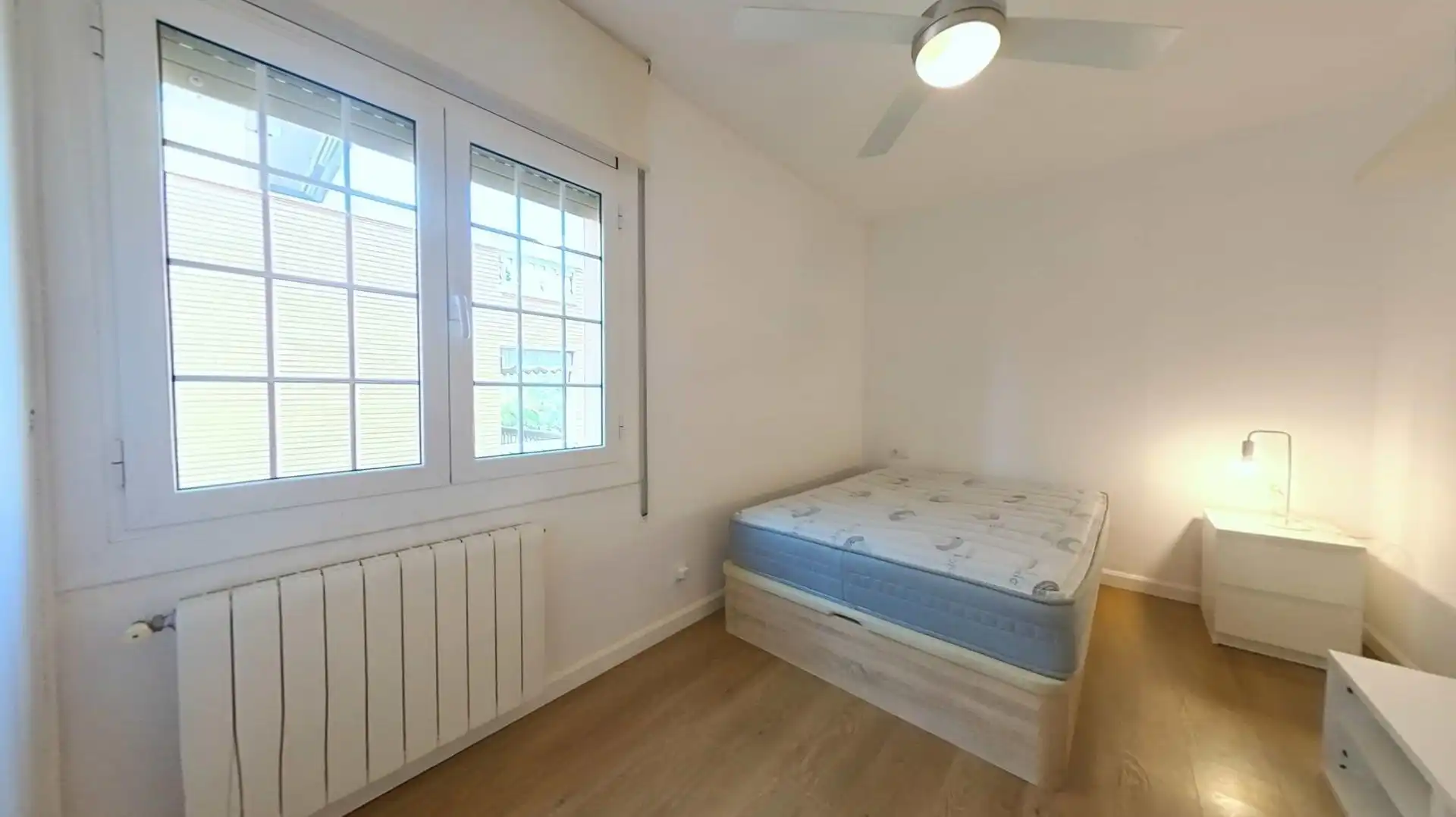Bedroom of Attic for rent in Esplugues de Llobregat  with Air Conditioner, Heating and Terrace