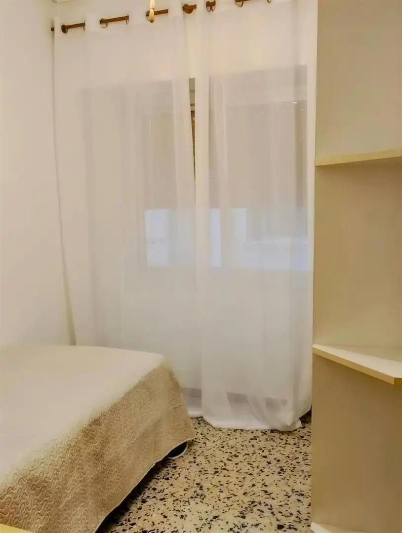 Dormitori de Pis en venda en Alicante / Alacant amb Moblat i Balcó