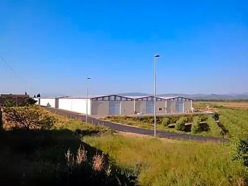 Außenansicht von Fabrikhallen zum Verkauf in Azagra