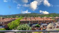 Vista exterior de Àtic en venda en Cerdanyola del Vallès amb Aire condicionat, Calefacció i Terrassa