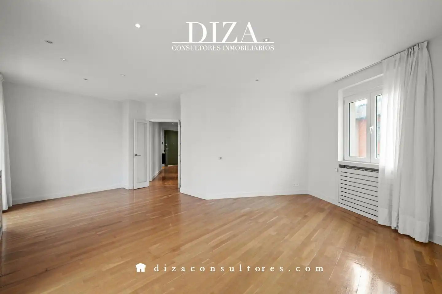 Schlafzimmer von Wohnung zur Miete in Madrid mit Klimaanlage, Heizung und Balkon