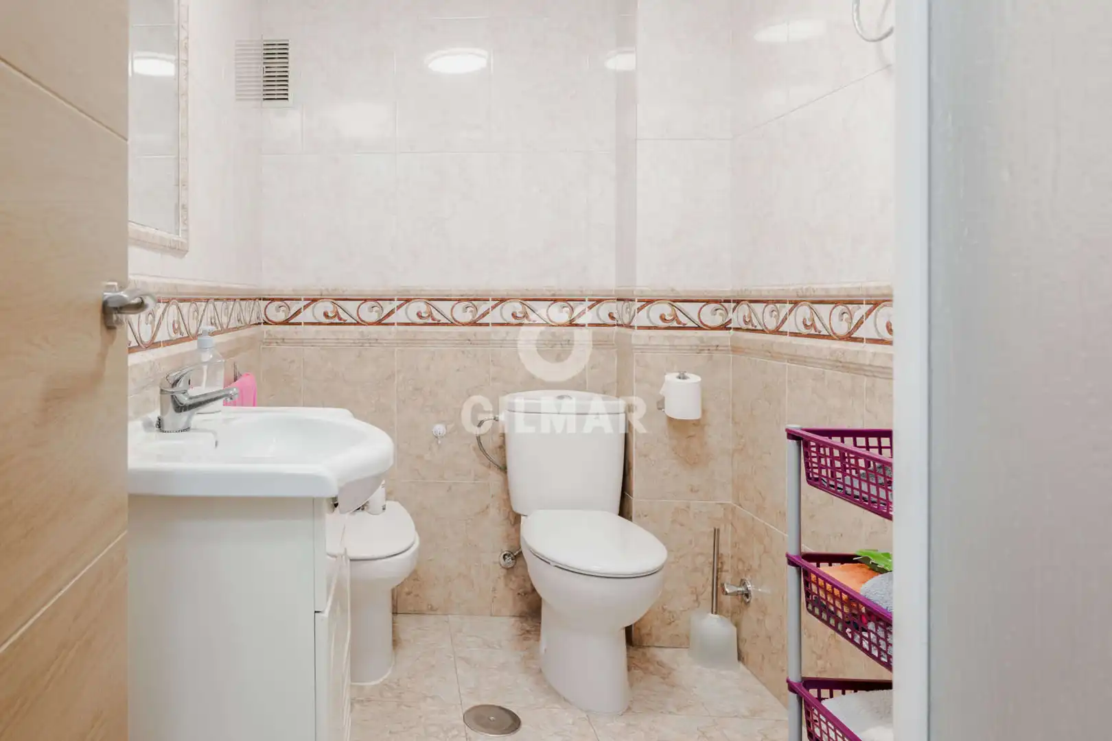 Bathroom of Flat for sale in Sevilla  with Heating, Storage room and Balcony