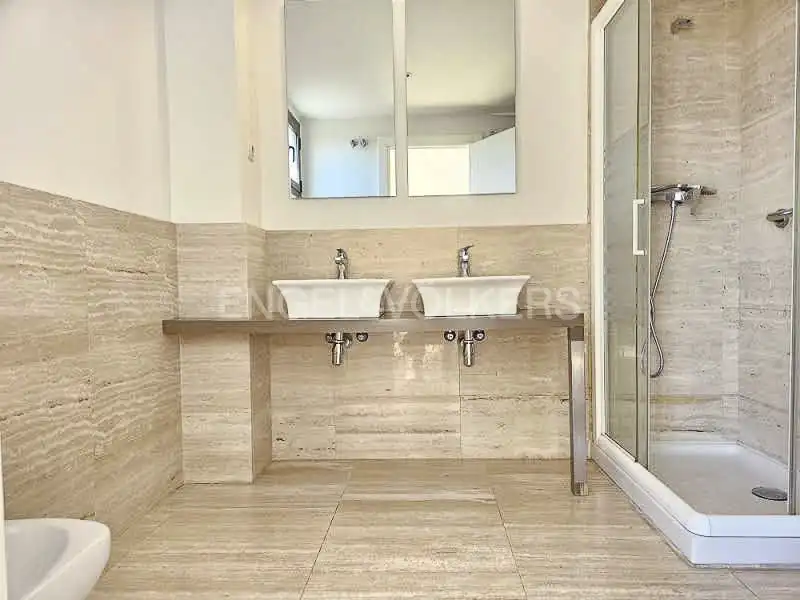 Badezimmer von Dachboden zur Miete in Madrid mit Klimaanlage, Heizung und Terrasse