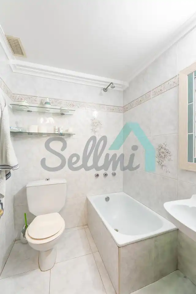 Baño de Piso en venta en Oviedo  con Calefacción, Parquet y Terraza