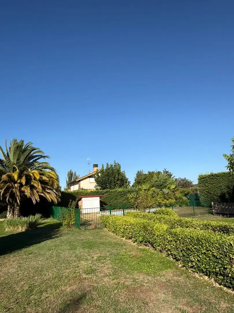 Vista exterior de Terreno en venta en Albelda de Iregua