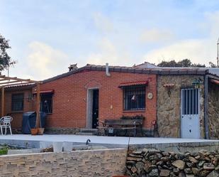 Vista exterior de Casa o xalet en venda en Lozoya amb Terrassa i Piscina