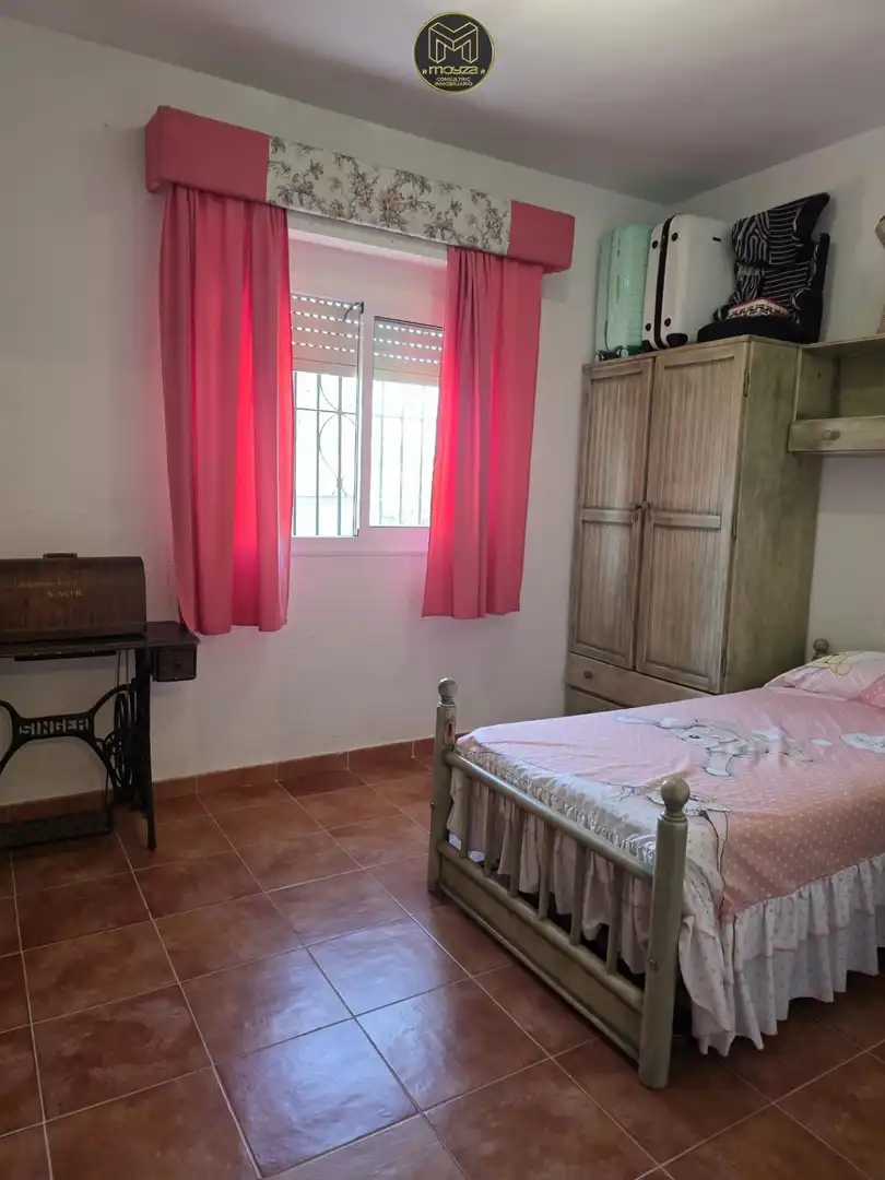Dormitori de Casa o xalet en venda en Jaén amb Aire condicionat, Calefacció i Piscina