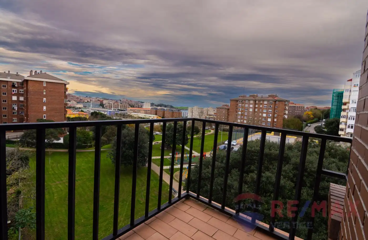 Dormitori de Pis de lloguer en Santander amb Calefacció, Jardí privat i Terrassa