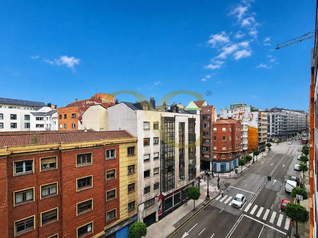 Vista exterior de Piso en venta en Oviedo  con Terraza
