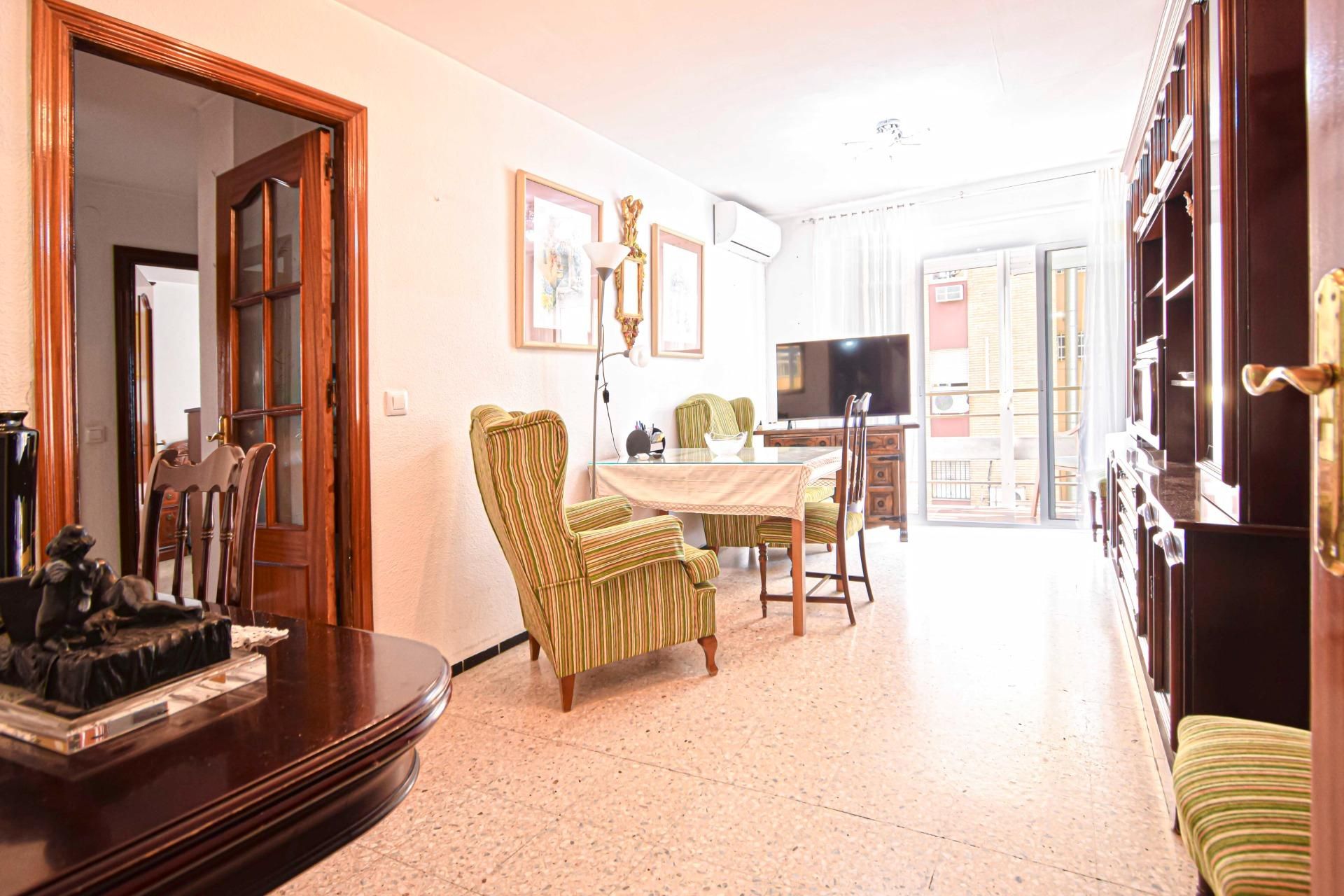 Flat for sale in  Sevilla Capital  with Air Conditioner and Balcony