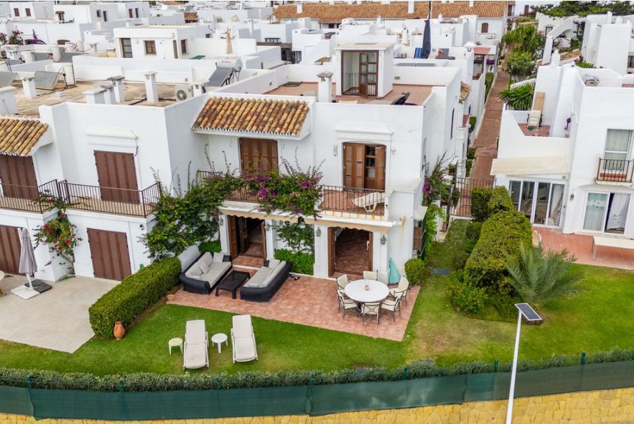 Exterior view of Flat for sale in Estepona  with Private garden, Terrace and Furnished
