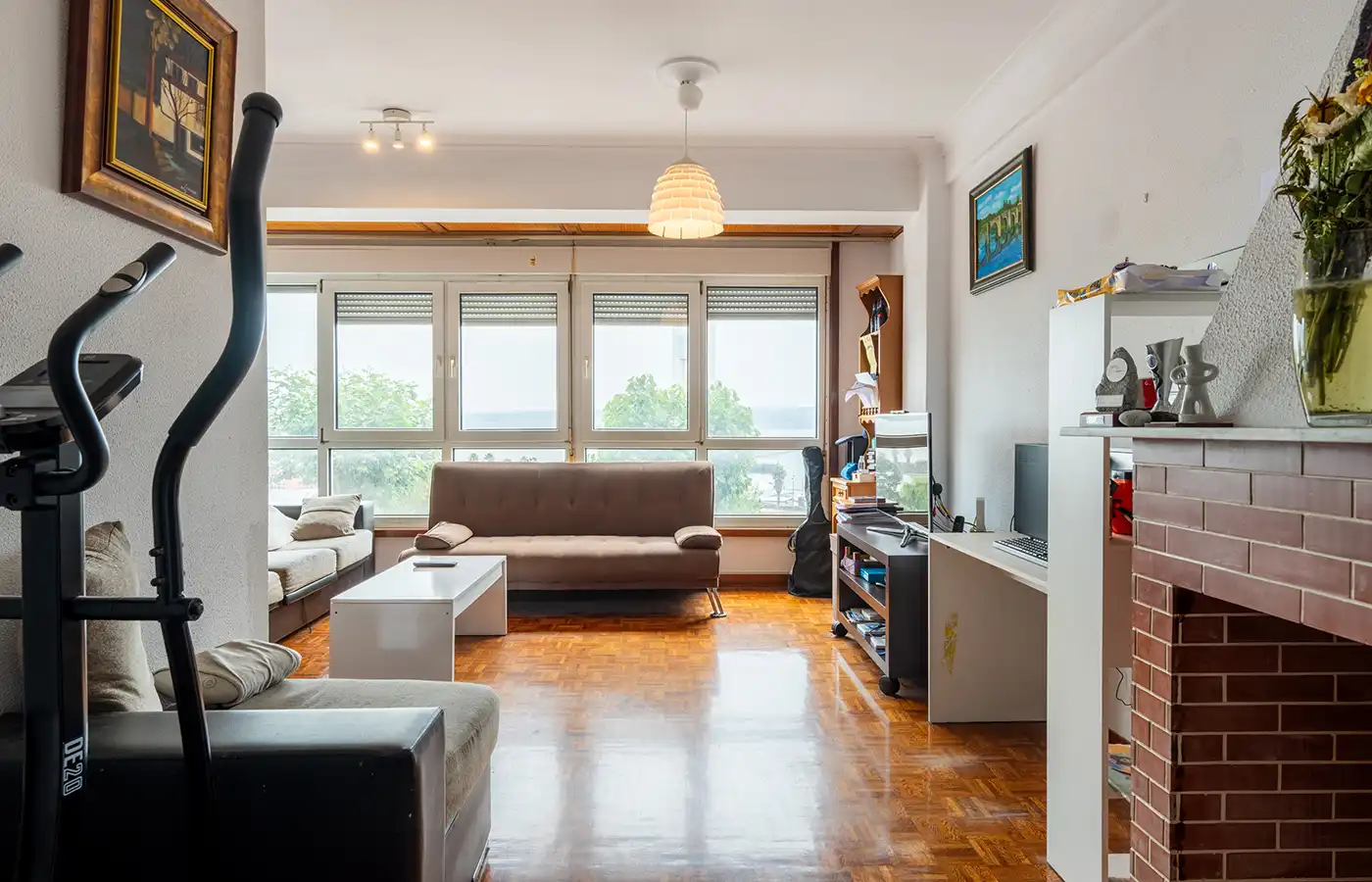 Wohnzimmer von Wohnung zum Verkauf in A Coruña Capital  mit Parkett, Möbliert und Ofen