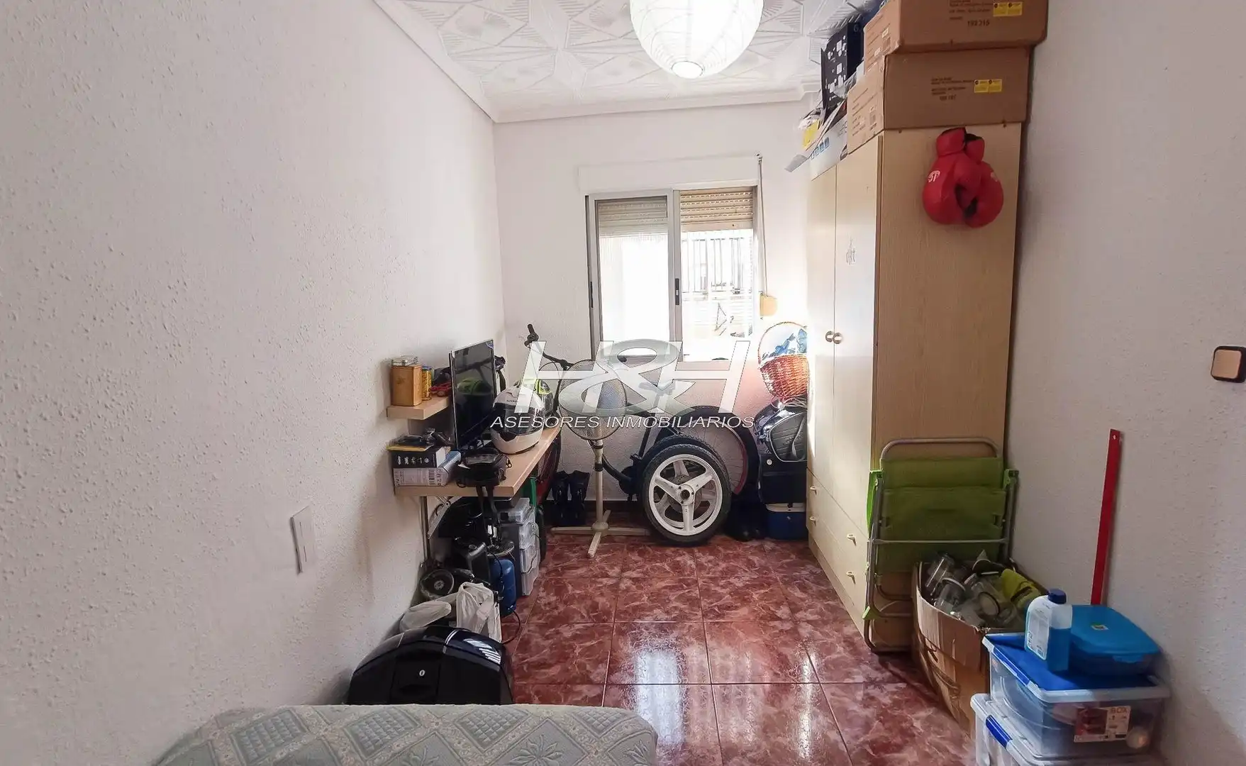 Habitación de Planta baja en venta en Paterna con Terraza