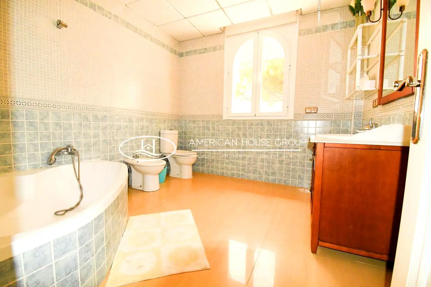 Bathroom of Houses for sale in Chiclana de la Frontera  with Air Conditioner, Heating and Private garden
