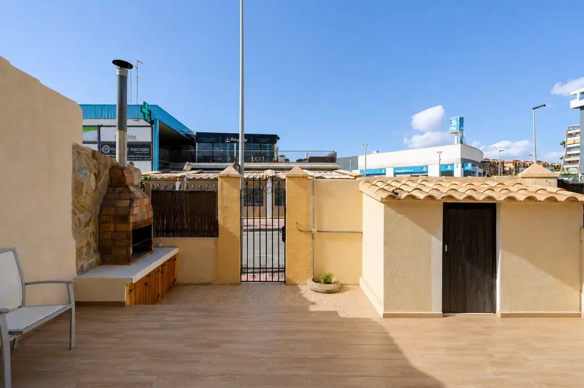 Terraza de Casa adosada en venta en Torrevieja con Aire acondicionado, Calefacción y Jardín privado