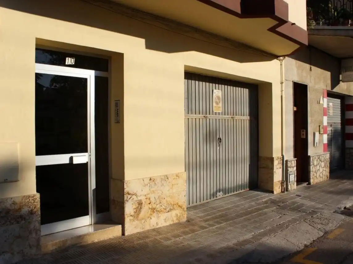 Solvia Inmobiliaria  Garaje Calafell, imatge 2