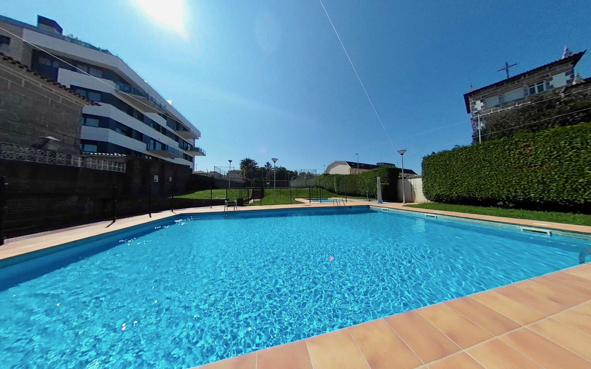 Piscina de Pis en venda en Vigo  amb Calefacció, Jardí privat i Parquet