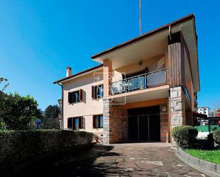 Vista exterior de Casa o xalet en venda en Irun  amb Terrassa