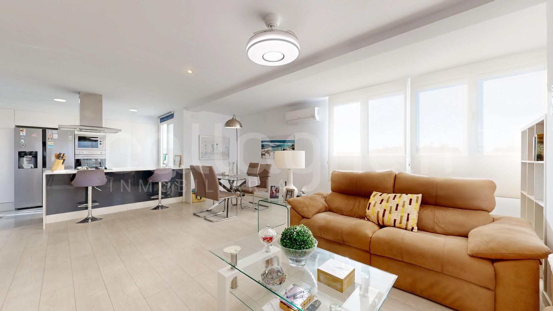 Sala de estar de Piso en venta en  Valencia Capital con Calefacción, Parquet y Trastero