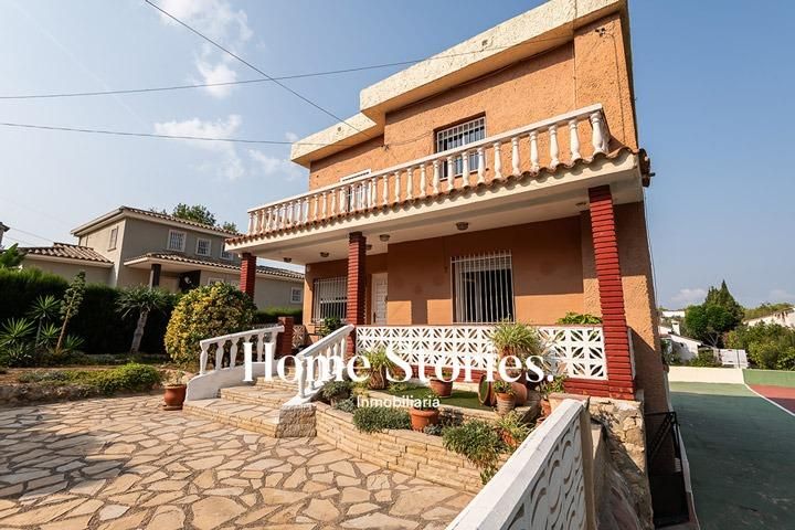 Exterior view of House or chalet for sale in Paterna  with Air Conditioner, Private garden and Terrace