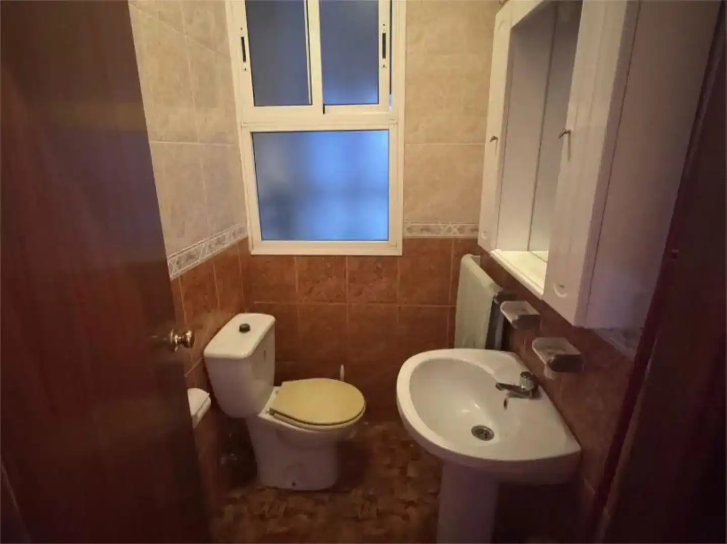 Baño de Piso en venta en Puente Genil con Trastero y Amueblado