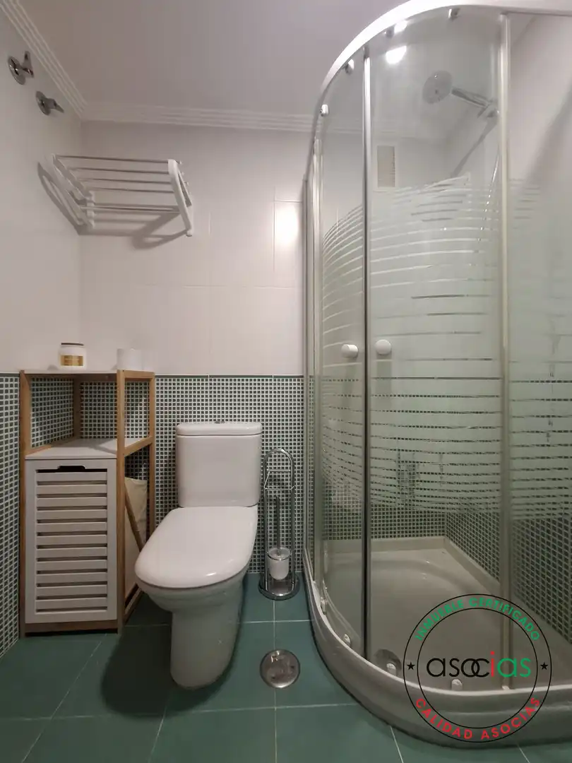 Baño de Piso en venta en Gijón  con Calefacción y Trastero