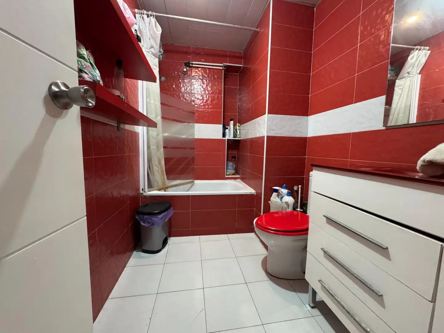 Badezimmer von Erdgeschoss zum Verkauf in Gavà mit Klimaanlage, Heizung und Terrasse