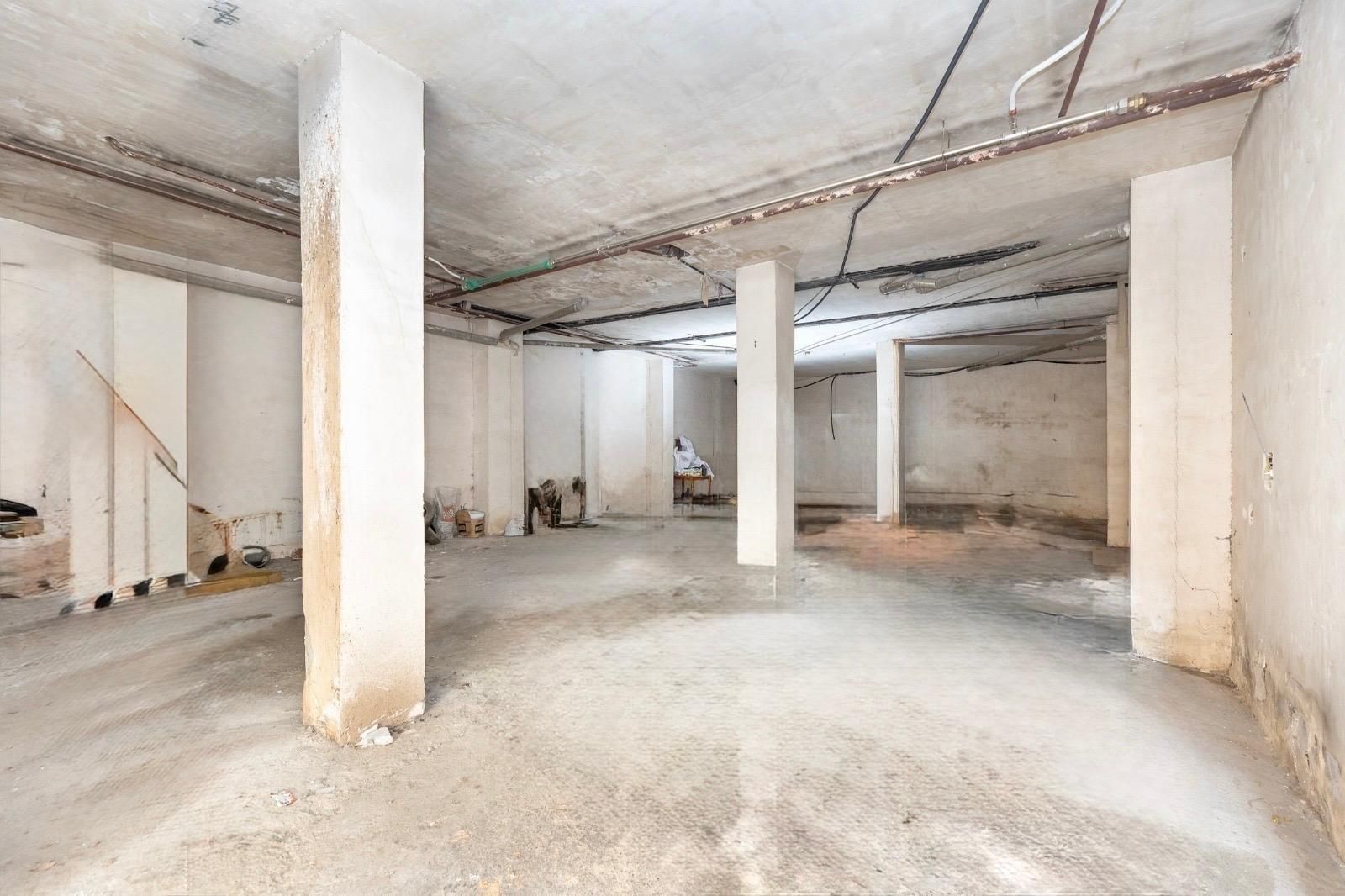 Premises for sale in  Granada Capital