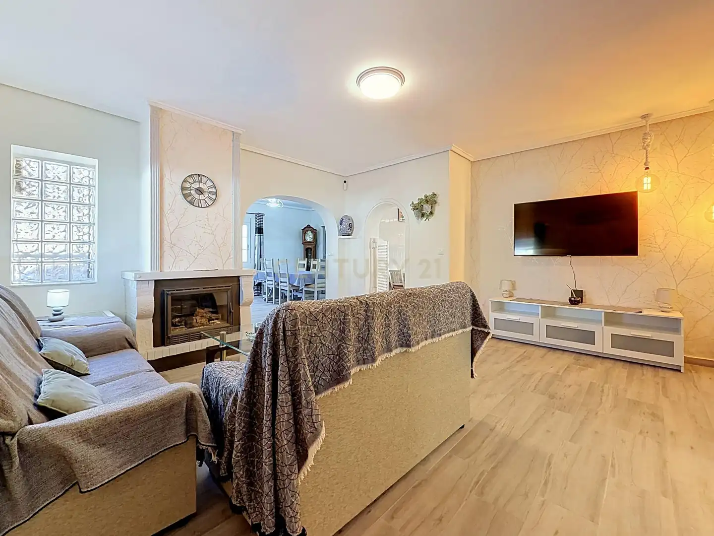 Sala d'estar de Casa o xalet en venda en Torrevieja amb Aire condicionat, Jardí privat i Piscina