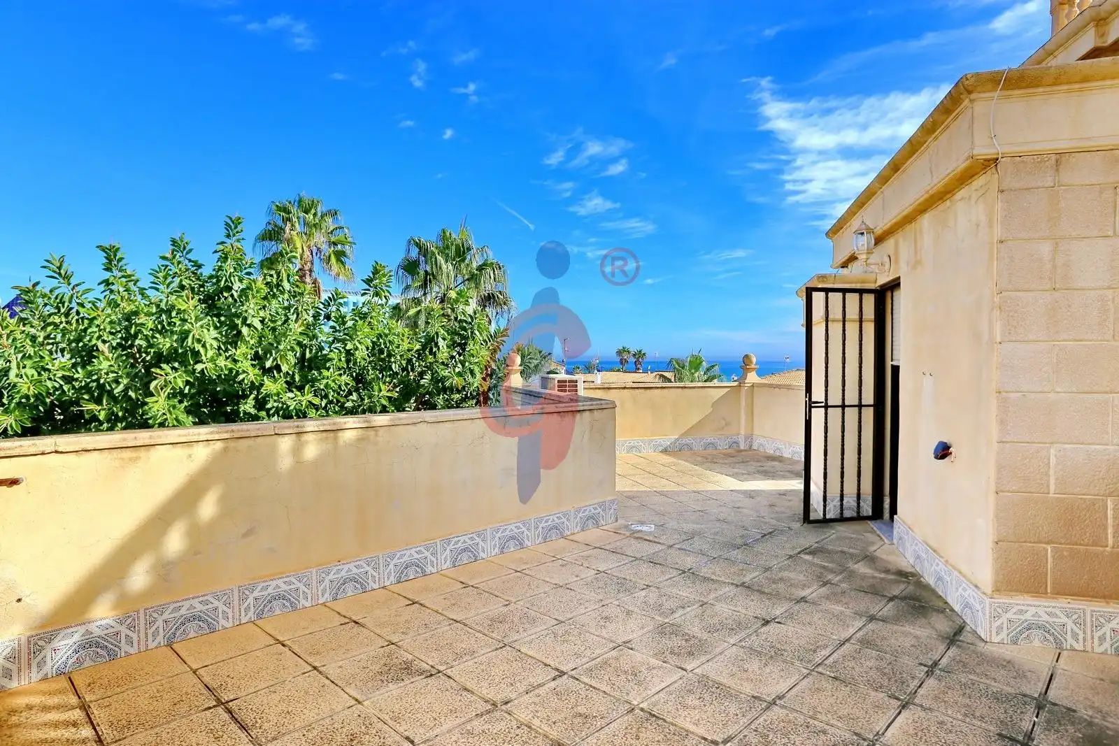 Vista exterior de Casa o chalet en venta en Guardamar del Segura con Aire acondicionado, Jardín privado y Terraza