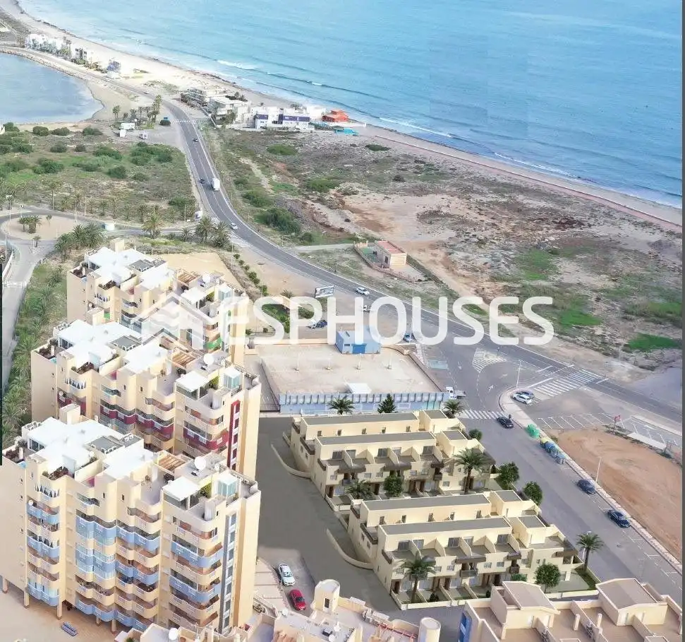 Casa o chalet en venta en La Manga del Mar Menor con Terraza, Balcón y Piscina comunitaria